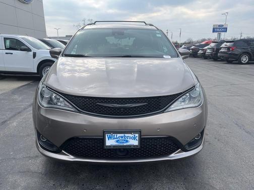 Molten Silver 2018 Chrysler Pacifica Touring-L Plus
