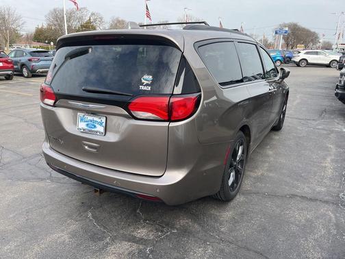 Molten Silver 2018 Chrysler Pacifica Touring-L Plus