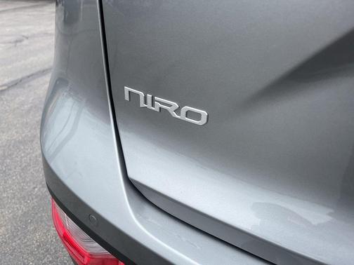 Steel Gray 2024 Kia Niro EX