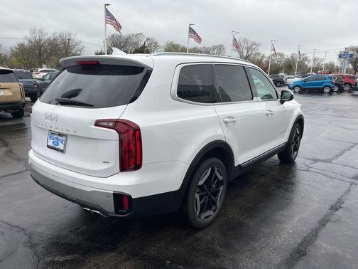 Glacial White Pearl 2023 Kia Telluride S
