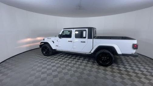Bright White Clearcoat 2023 Jeep Gladiator Willys 4x4