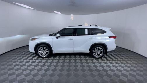 2022 Toyota Highlander Platinum