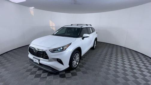 2022 Toyota Highlander Platinum