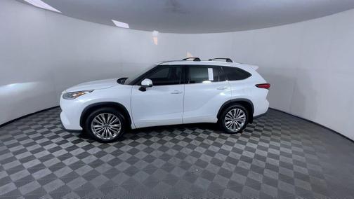 2022 Toyota Highlander Platinum