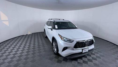 2022 Toyota Highlander Platinum
