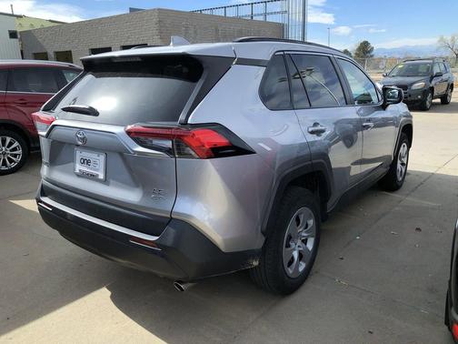 2019 Toyota RAV4 LE