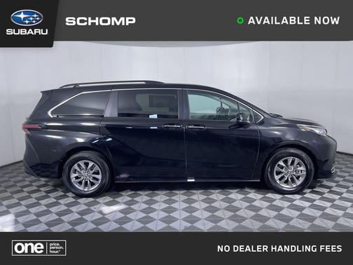 2023 Toyota Sienna XLE 8 Passenger