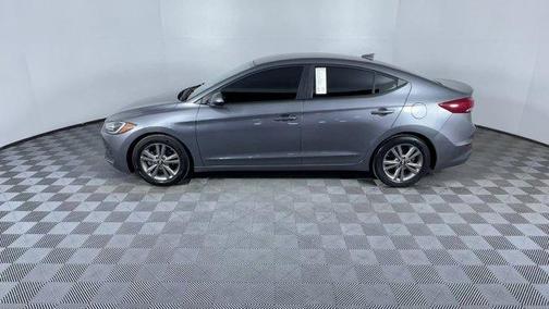 Photo 5 of 25 of 2018 Hyundai Elantra SEL