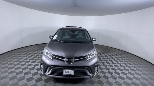 2020 Toyota Sienna XLE