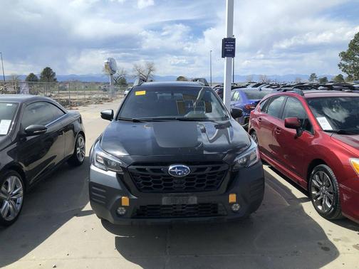Crystal Black Silica 2022 Subaru Outback Wilderness