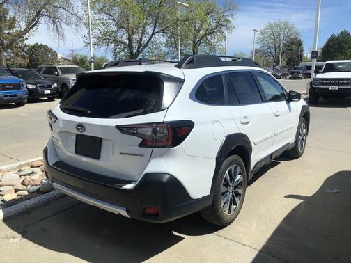 Crystal White Pearl 2024 Subaru Outback Limited