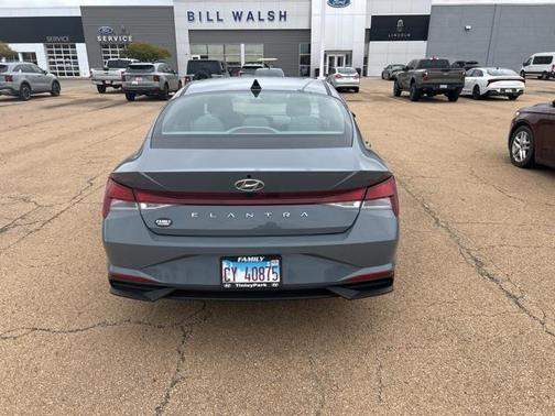 2022 Hyundai ELANTRA SEL