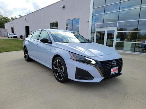 2023 Nissan Altima SR FWD