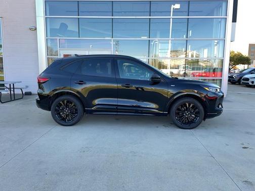 2025 Ford Escape ST-Line Elite