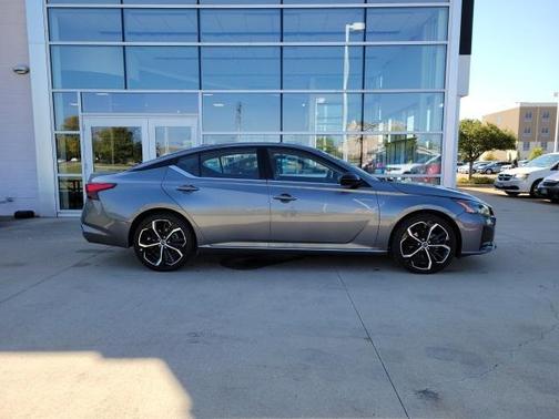 2023 Nissan Altima SR FWD