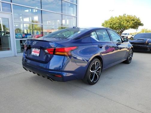 2023 Nissan Altima SR FWD