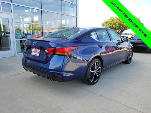 2023 Nissan Altima SR FWD