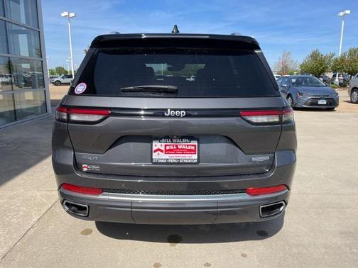 2022 Jeep Grand Cherokee Summit