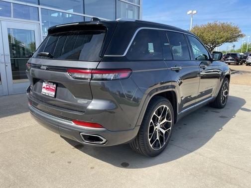2022 Jeep Grand Cherokee Summit