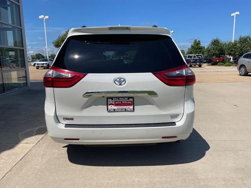2020 Toyota Sienna XLE
