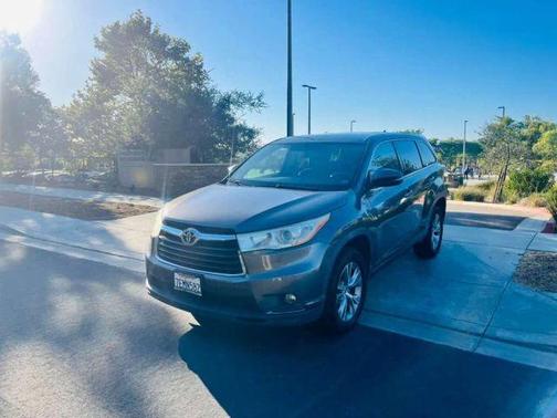 Gray 2014 Toyota Highlander LE Plus