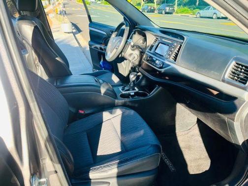 Gray 2014 Toyota Highlander LE Plus