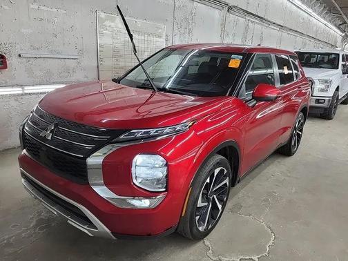 Red Diamond 2023 Mitsubishi Outlander SE S-AWC