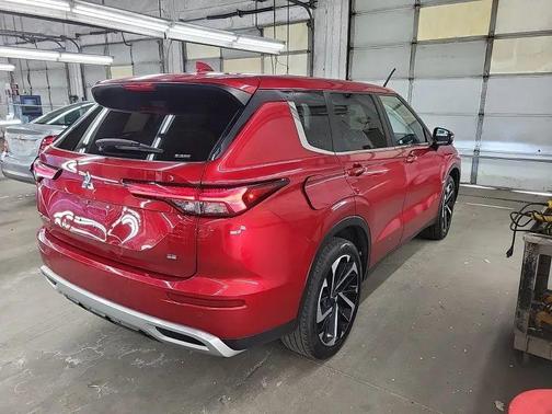 Red Diamond 2023 Mitsubishi Outlander SE S-AWC
