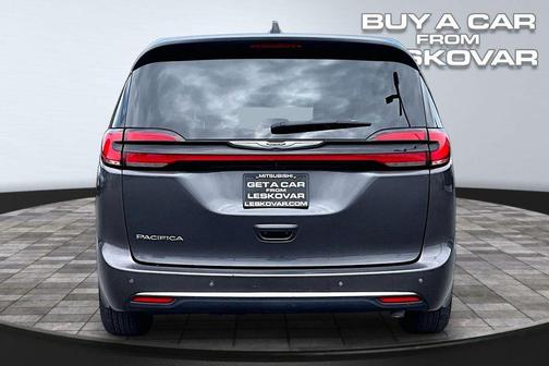 Granite Crystal Metallic Clearcoat 2023 Chrysler Pacifica Touring L