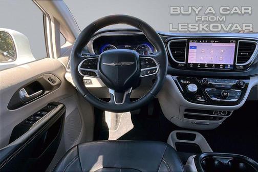 Bright White Clearcoat 2022 Chrysler Pacifica Touring L