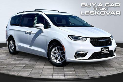 Bright White Clearcoat 2022 Chrysler Pacifica Touring L