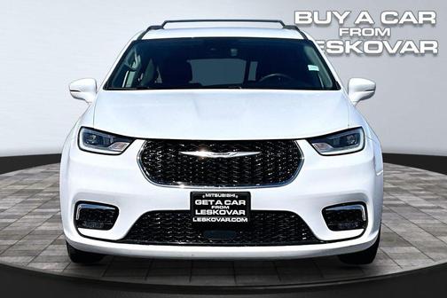 Bright White Clearcoat 2022 Chrysler Pacifica Touring L