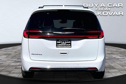 Bright White Clearcoat 2022 Chrysler Pacifica Touring L