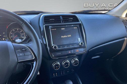 White Diamond 2025 Mitsubishi Outlander Sport 2.0 LE