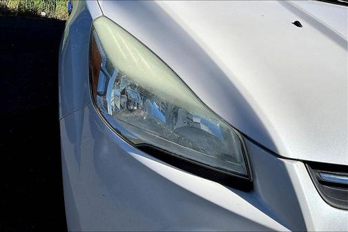 White Platinum Tricoat 2013 Ford Escape SE