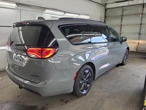 Ceramic Gray Clearcoat 2020 Chrysler Pacifica Hybrid Limited