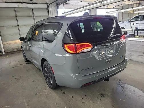 Ceramic Gray Clearcoat 2020 Chrysler Pacifica Hybrid Limited