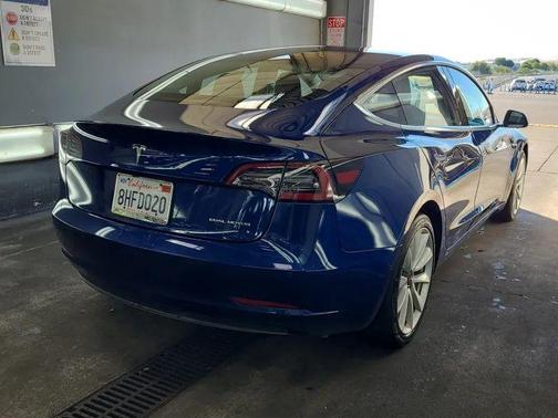 Deep Blue Metallic 2018 Tesla Model 3 Long Range