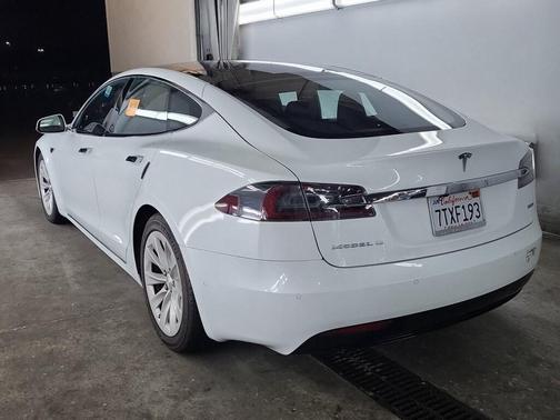 2016 Tesla Model S 90D