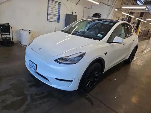 2022 Tesla Model Y Long Range Dual Motor All-Wheel Drive