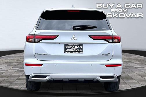 White Diamond 2024 Mitsubishi Outlander SE S-AWC