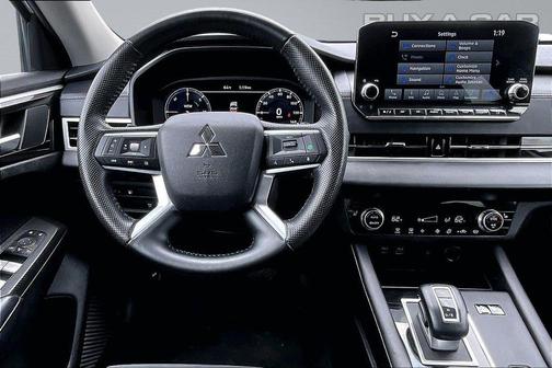 White Diamond 2024 Mitsubishi Outlander SE S-AWC