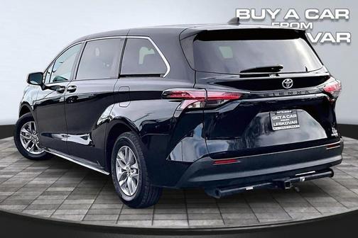 2022 Toyota Sienna LE