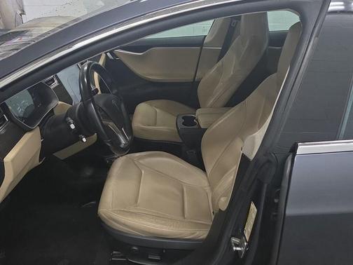 2015 Tesla Model S 70D