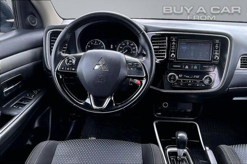 Cool Silver Metallic 2017 Mitsubishi Outlander ES