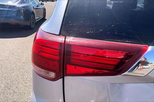 Cool Silver Metallic 2017 Mitsubishi Outlander ES