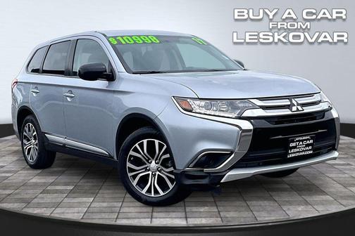 Cool Silver Metallic 2017 Mitsubishi Outlander ES