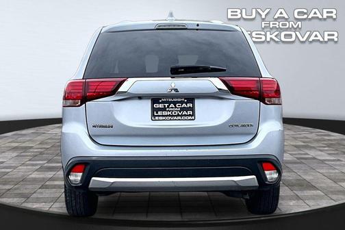 Cool Silver Metallic 2017 Mitsubishi Outlander ES