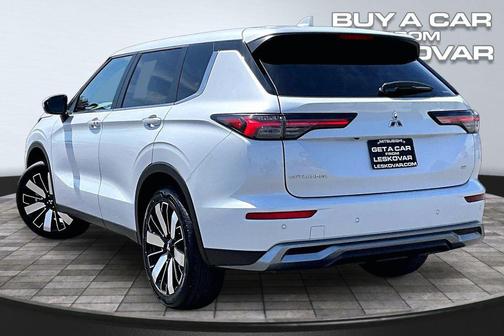 White Diamond 2025 Mitsubishi Outlander SE S-AWC