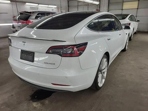 Pearl White Multi-Coat 2019 Tesla Model 3 Performance